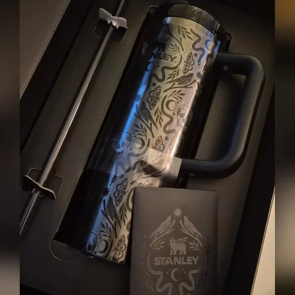 Stanley Deadly Damask 30oz - Picture 2 of 3